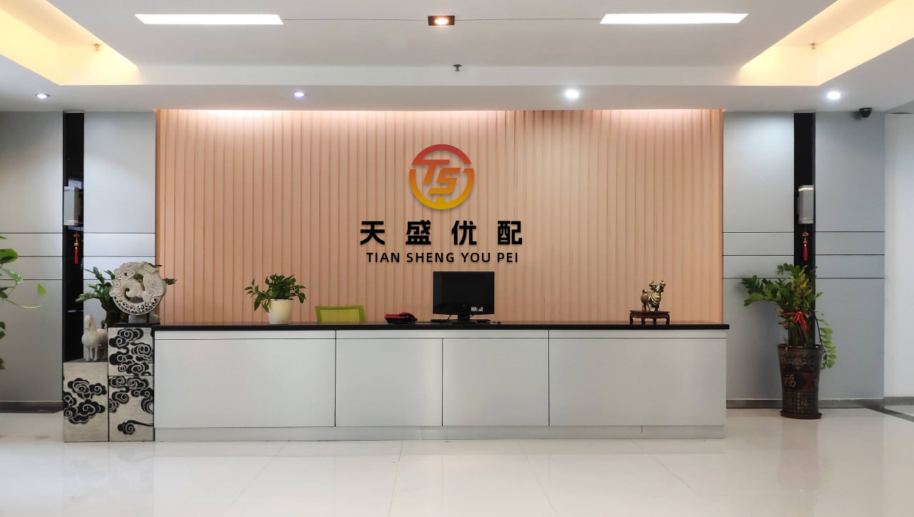 大资本优配 不要隐私了！阿奇莉莉贝特大头照曝光：梅根女儿神似夏洛特公主！